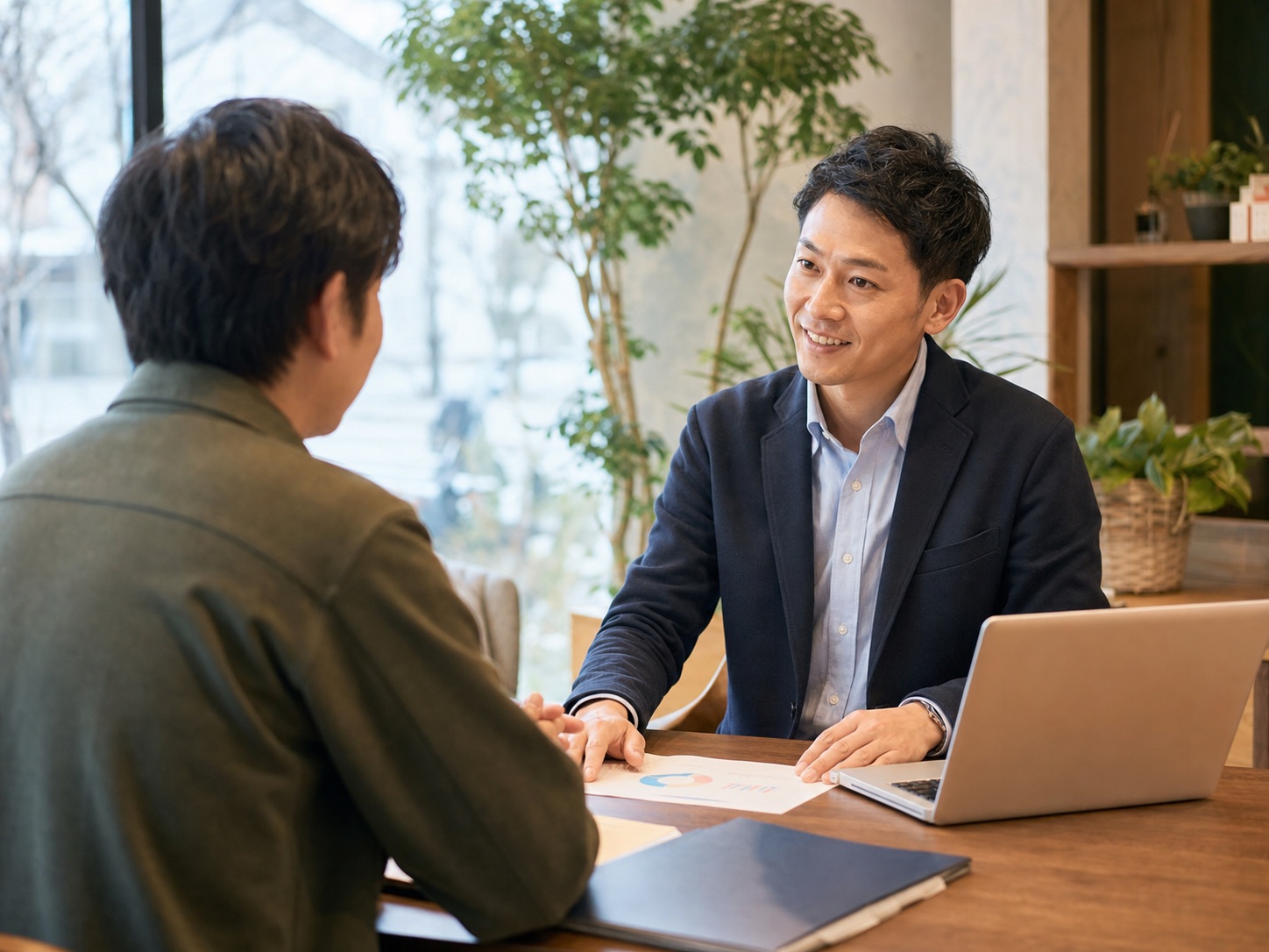 経営者と会計専門家の相談イメージ
